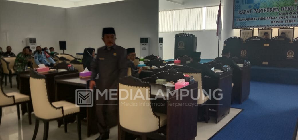 Tidak Kuorum, Rapat Paripurna DPRD Pesbar Dilaksanakan Besok