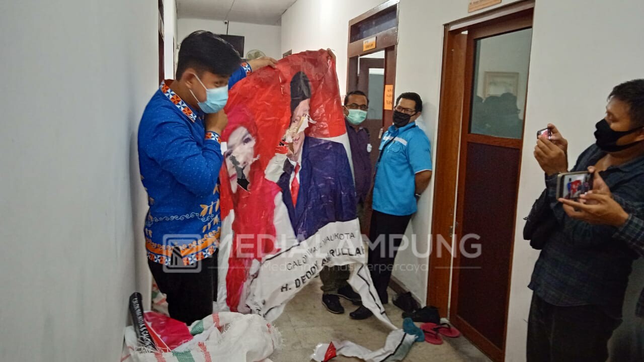 APK Dirusak, Tim Pendukung Eva-Deddy Lapor ke Bawaslu