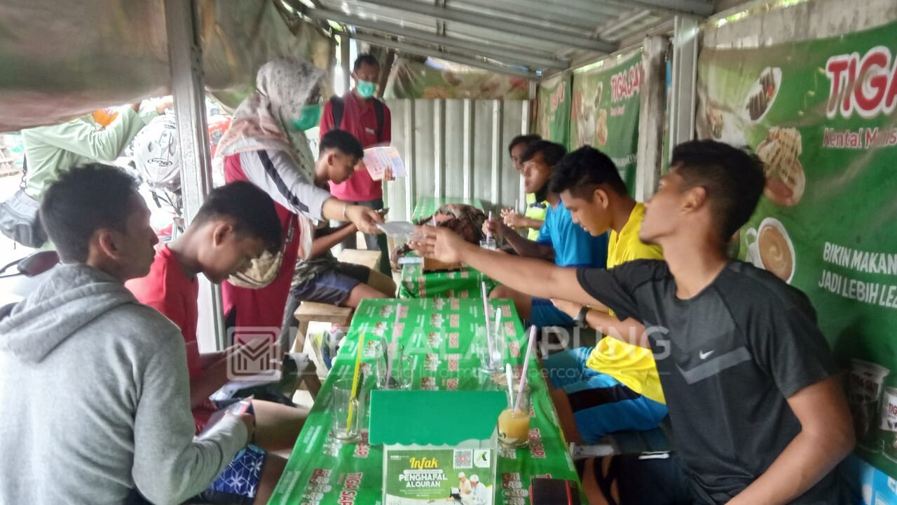 Momen HKN, Puskesmas Labuhanratu Bagikan 2.500 Masker