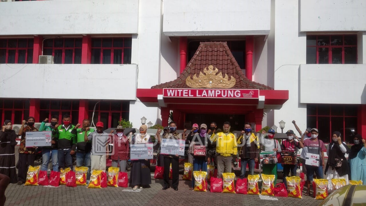 Telkom Witel Lampung Bagikan 1000 Paket Sembako dan 8000 Masker 
