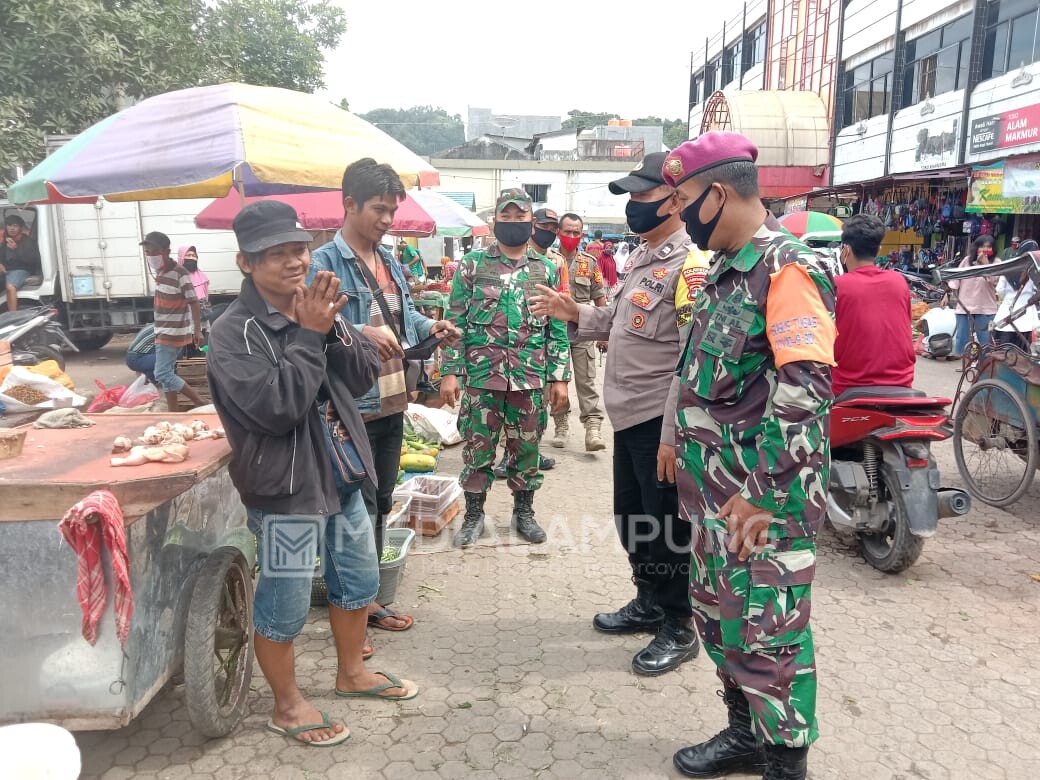 Anggota Kodim Tertibkan Aktivitas Pasar Panjang