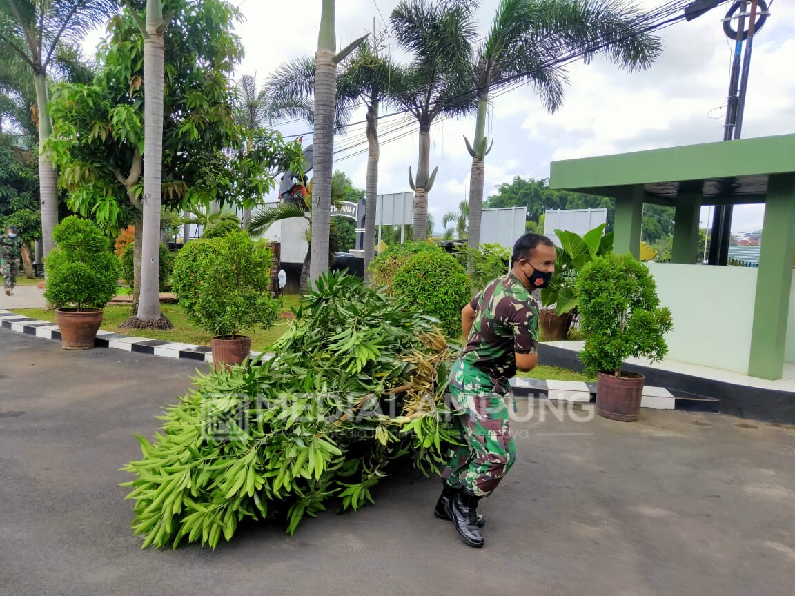 Personel Bersih-bersih Lingkungan Makodim
