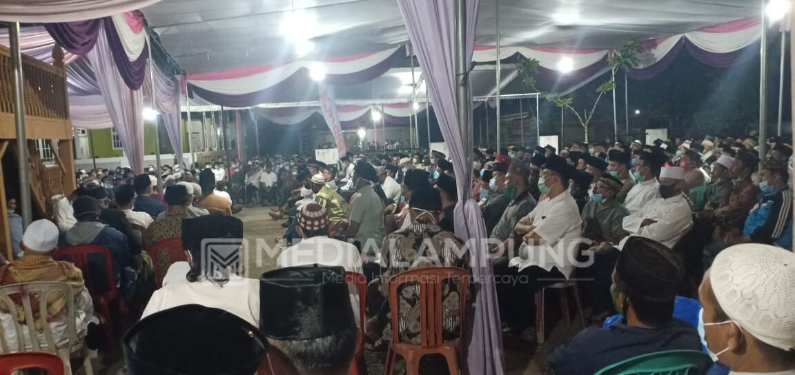 Ribuan Masyarakat Hadiri Takziah Tujuh Hari Wafatnya Ibunda Bupati Lambar 