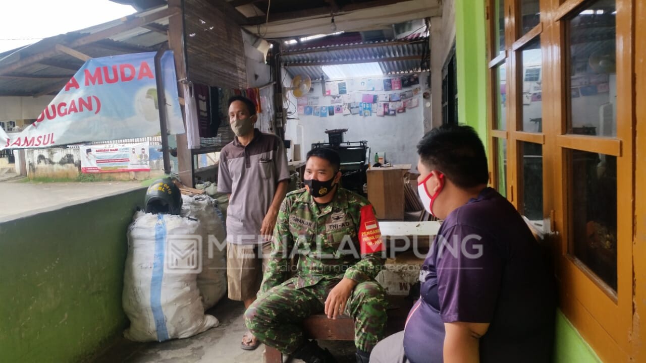 Babinsa Koramil TkP Lakukan Komsos 