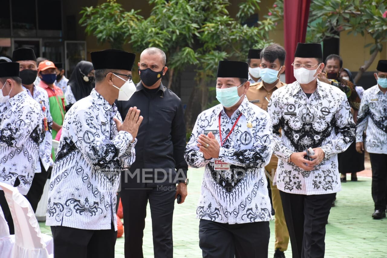 Walikota Bandarlampung Hadiri Peringatan HUT PGRI ke-75 dan HGN