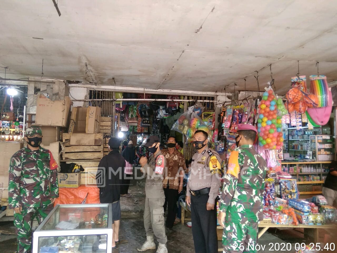 Anggota Kodim Bersama Gugus Tugas Tegakkan Prokes di Pasar Tradisional