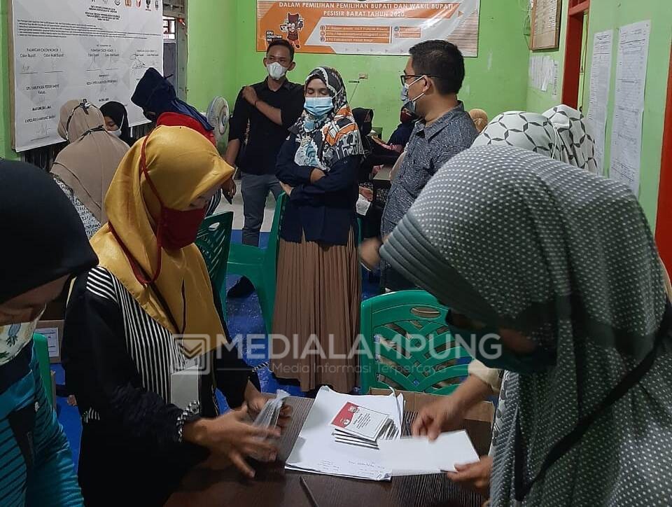 KPU Pesbar Temukan 3.845 Lembar Surat Suara Rusak