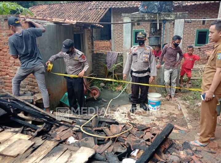 Polsek Sukoharjo Selidiki Penyebab Terbakarnya Dapur Rumah Sumarno