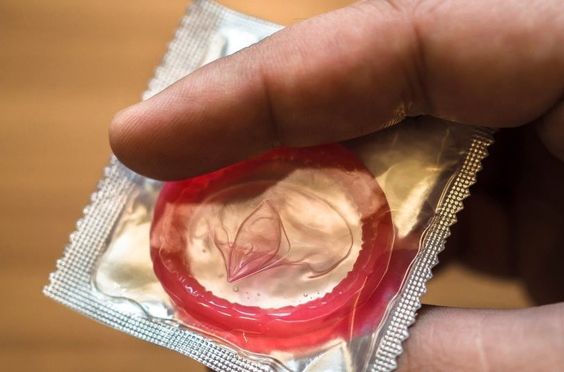 Kondom Laris Manis di Lambar