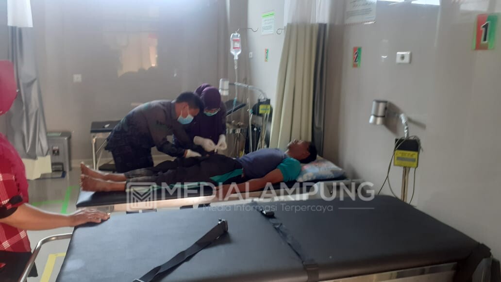 Pasang Atap Rumah, Seorang Pemuda Nyaris Tewas Tersengat Listrik 