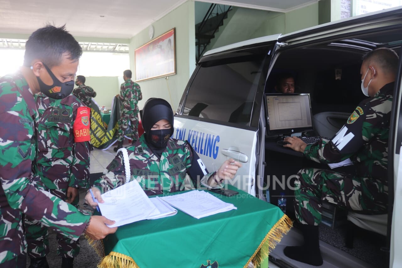 Tertib Administrasi, Personel Kodim Lakukan Pembuatan SIM 