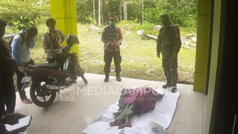 Temukan Mayat Dalam Tahura, Babinsa Dibantu Warga Lakukan Evakuasi