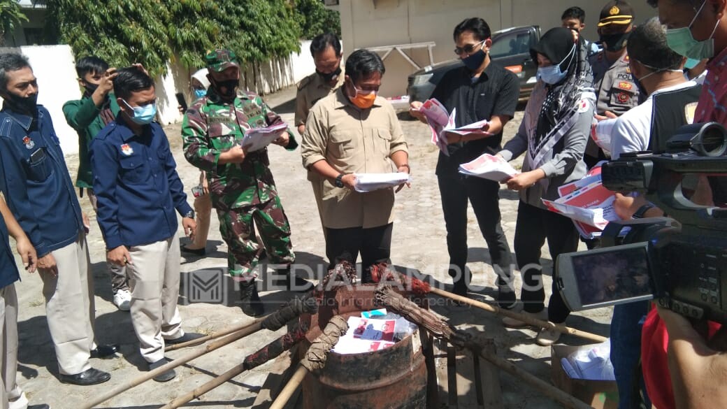 Hadiri Pemusnahan Surat Suara Rusak