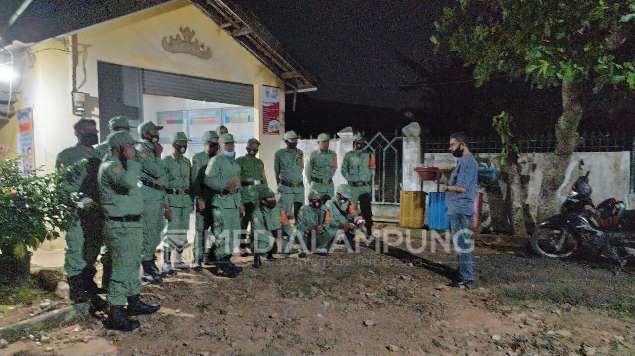 Mardani Pimpin Petugas Linmas Sebelum Bertugas