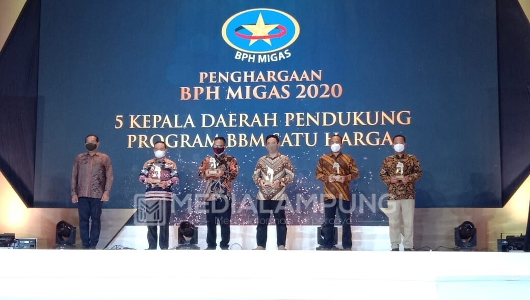 Dukung Program BBM 1 Harga, Lambar Terima Penghargaan BPH Migas 2020