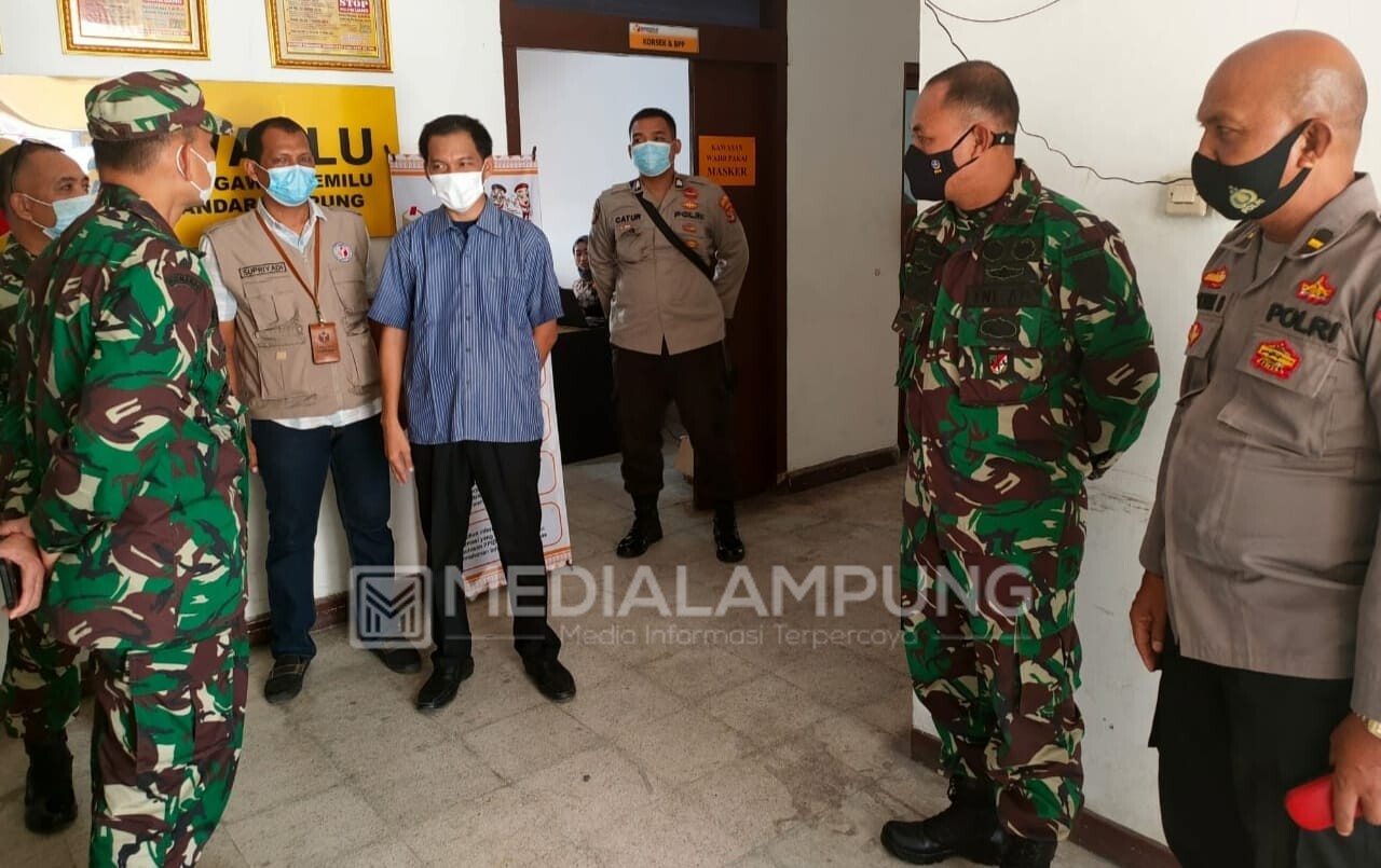 Tinjau KPU dan TPS Selama Pilkada Berlangsung