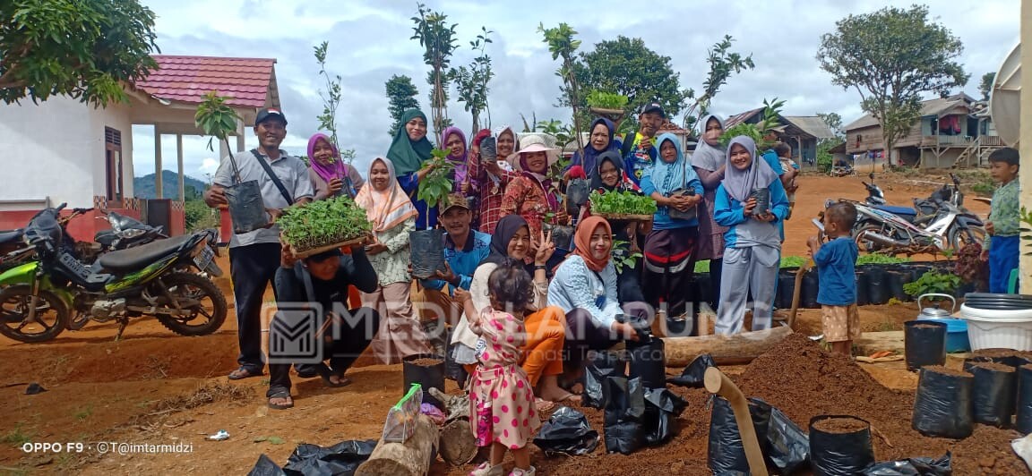 Dukung Program PM, PKK Batuapi Bangun Demplot 