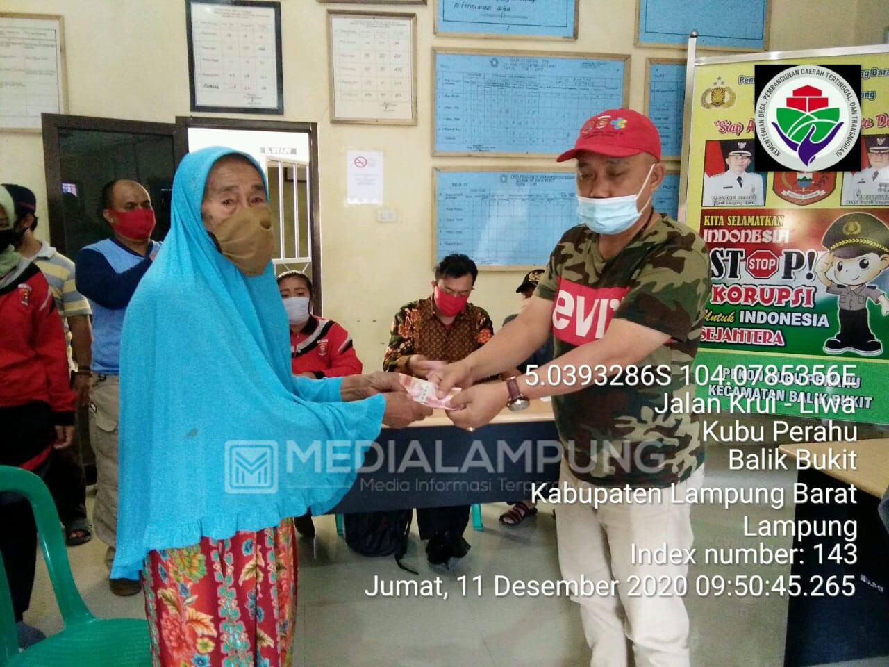 Hadiri Penyaluran BLT-DD, Akmal Tekankan Tetap Patuhi Prokes 