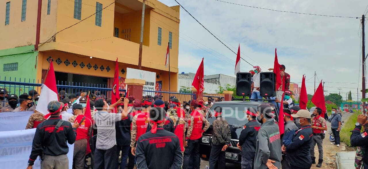 Ada Dugaan Money Politics, Bawaslu Lamteng Didemo