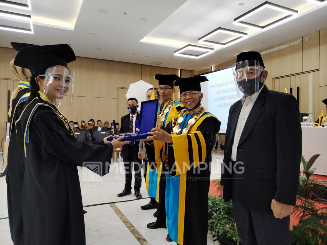 STKIP Tunas Palapa Lamteng Gelar Wisuda Perdana