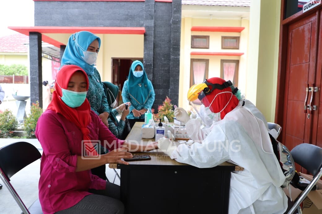 Peringati Hari Ibu, TP PKK Kabupaten Lambar Gelar Rapid Test Gratis