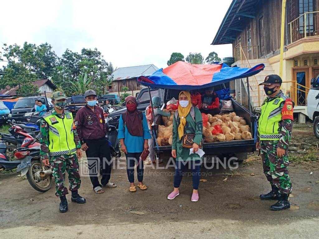 Tim Gabungan Patroli Penegakan Prokes di Pasar Tradisional 