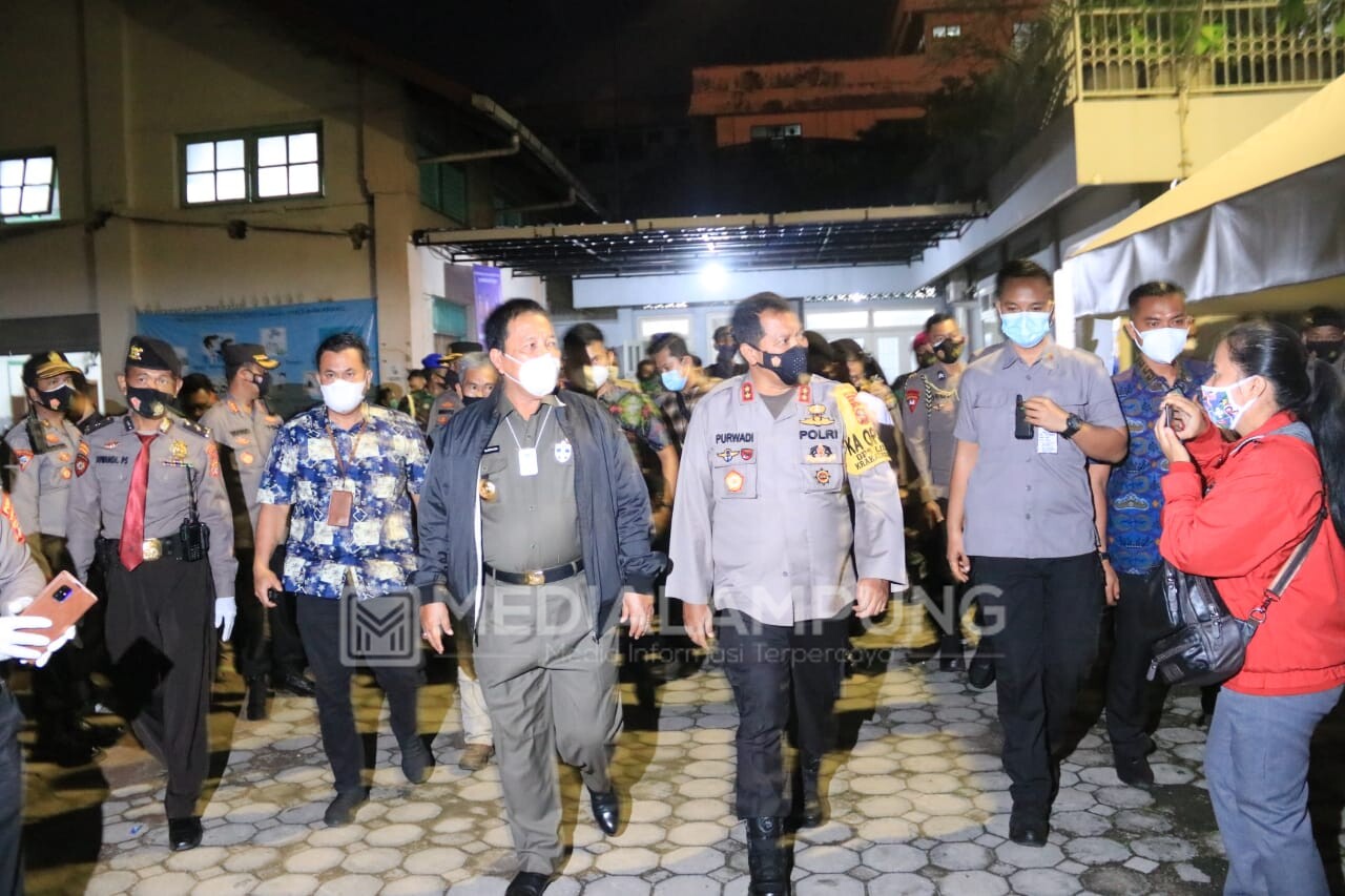 Bersama Jajaran Forkopimda, Arinal Tinjau Ibadah Malam Natal