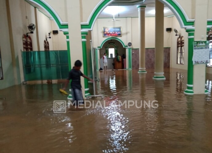 Diguyur Hujan Deras, Perumahan hingga Masjid Terendam Banjir