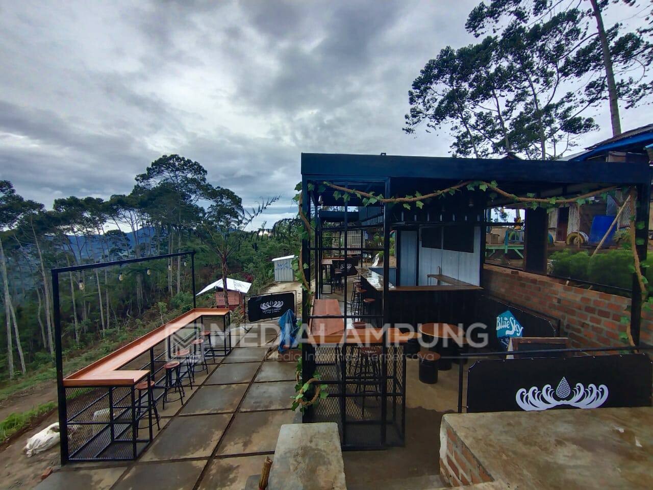 Manjakan Pengunjung, Pengelola Temiangan Hill Bangun Cafe Blue Sky