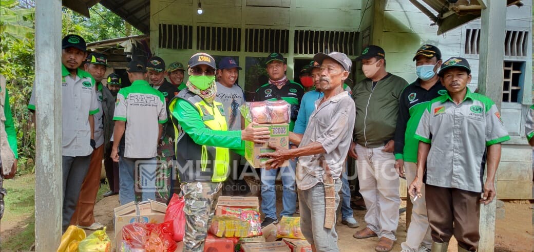 RAPI Lokal III Suoh dan BNS Beri Bantuan Korban Konflik Gajah