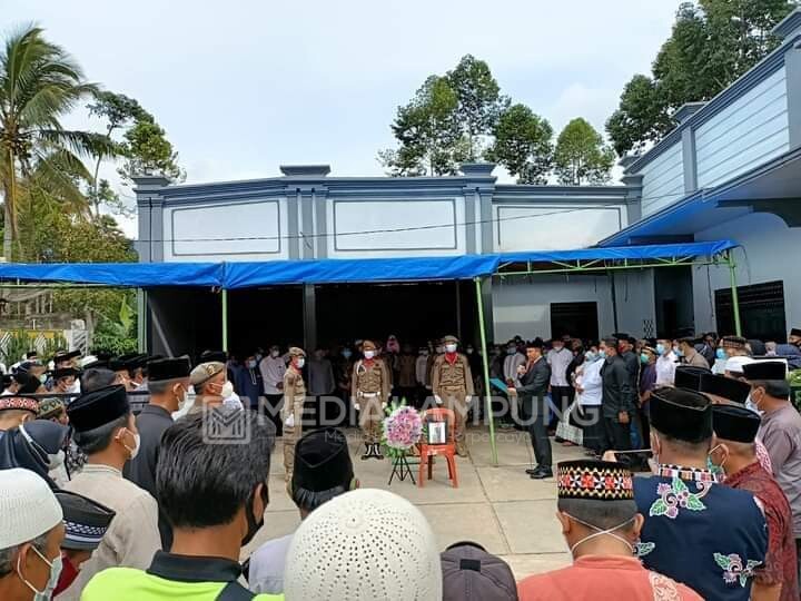 Parosil Pimpin Upacara Persada Pemakaman Kepala DTPH Lambar Yedi Ruhyadi 