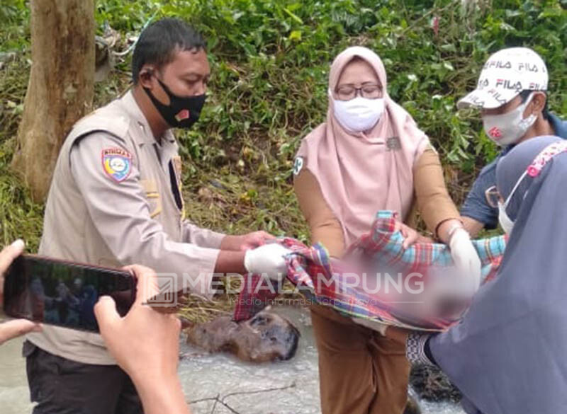 Geger! Mayat Bayi Ditemukan Mengambang di Aliran Sungai 