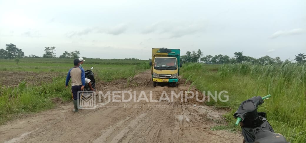 Jalan Kabupaten dan Provinsi Rusak, Warga Berharap Pemerintah Hadir