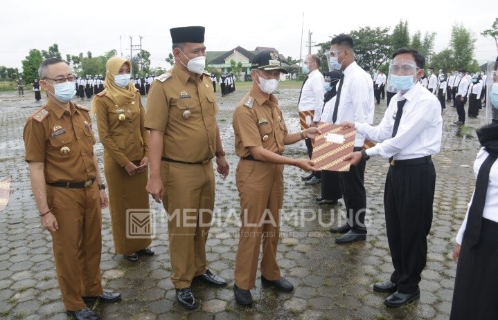 Serahkan SK 321 CPNS, Ini Pesan Bupati Pringsewu