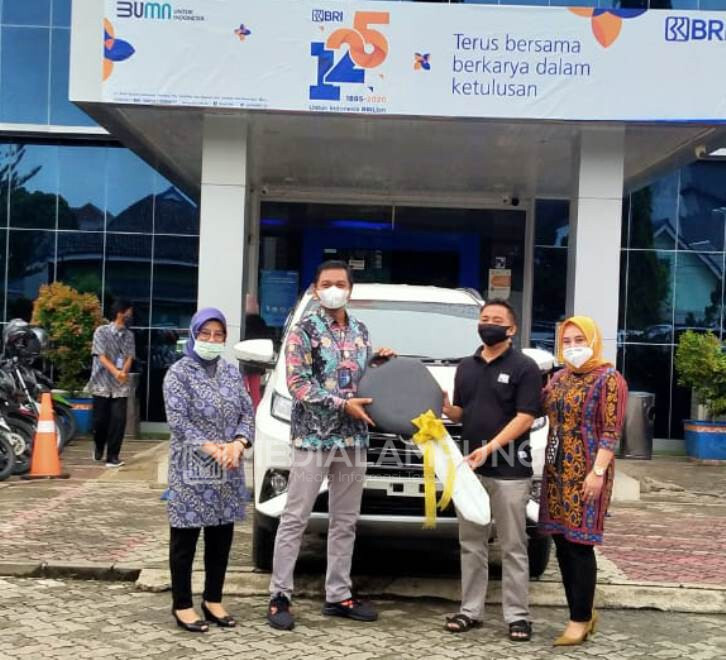 Nasabah BRI Cabang Pringsewu Bawa Pulang Hadiah Britama Festival Toyota Rush G A/T