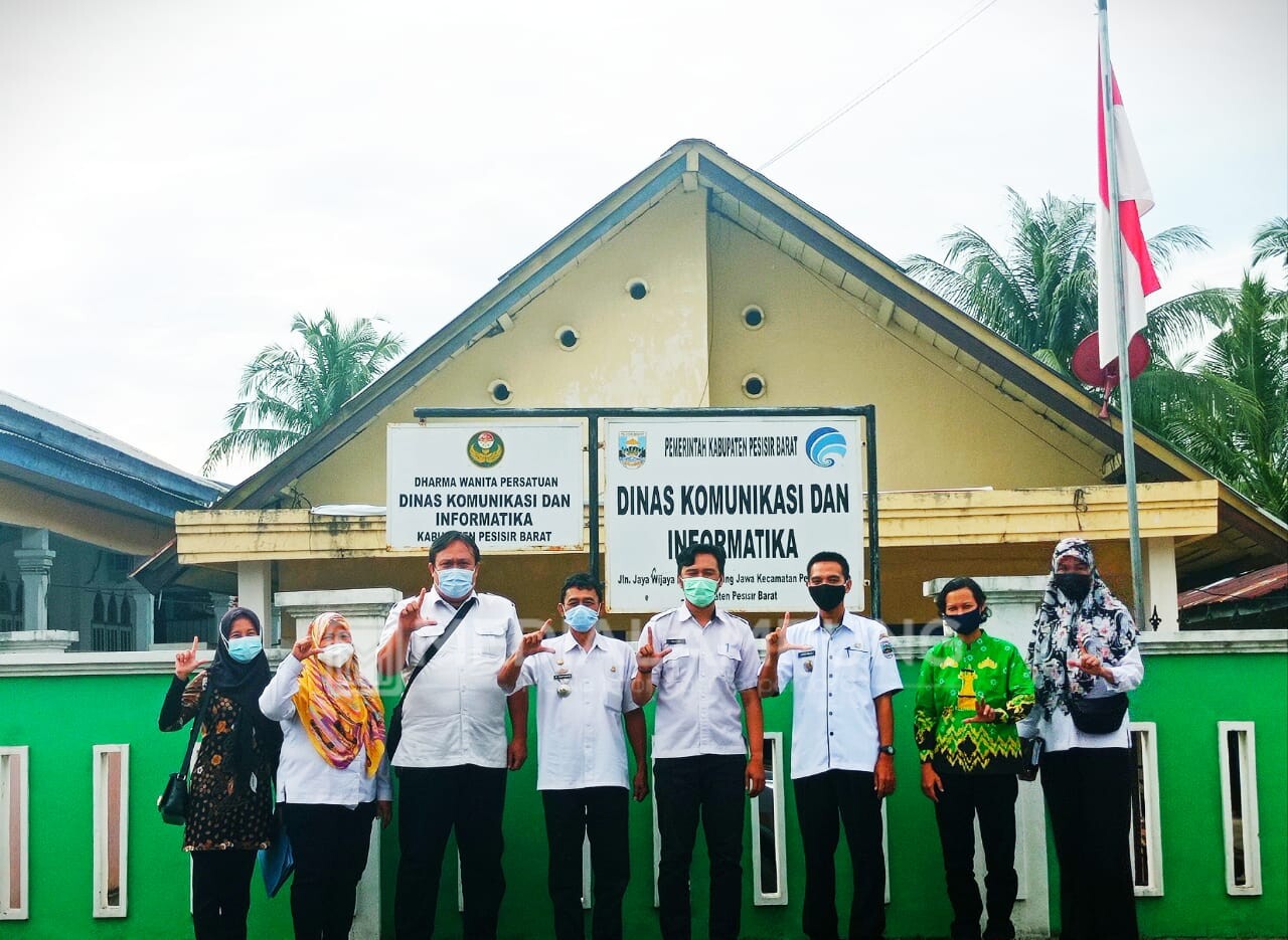 Diskominfotik Belajar Penerapan Aplikasi SiKAMDO di Pesbar