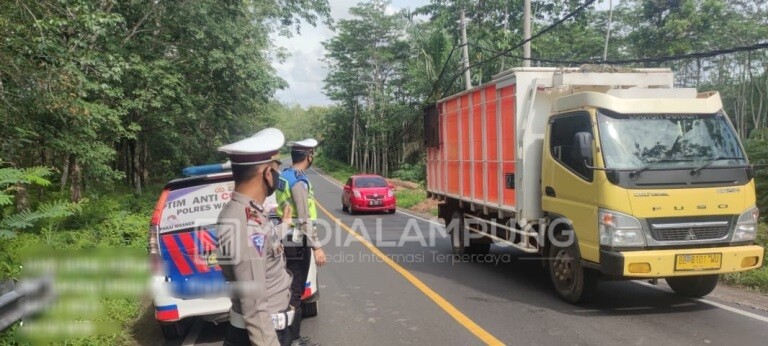 Jaga Kondusifitas, Polres Waykanan Patroli di Jalinsum