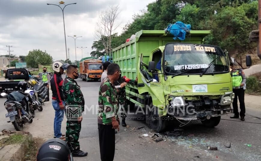 Babinsa Koramil Bantu Kepolisian Kecelakaan Lakalantas
