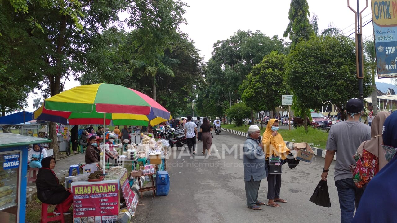 Hari Libur, PKOR Wayhalim Padat Pengunjung