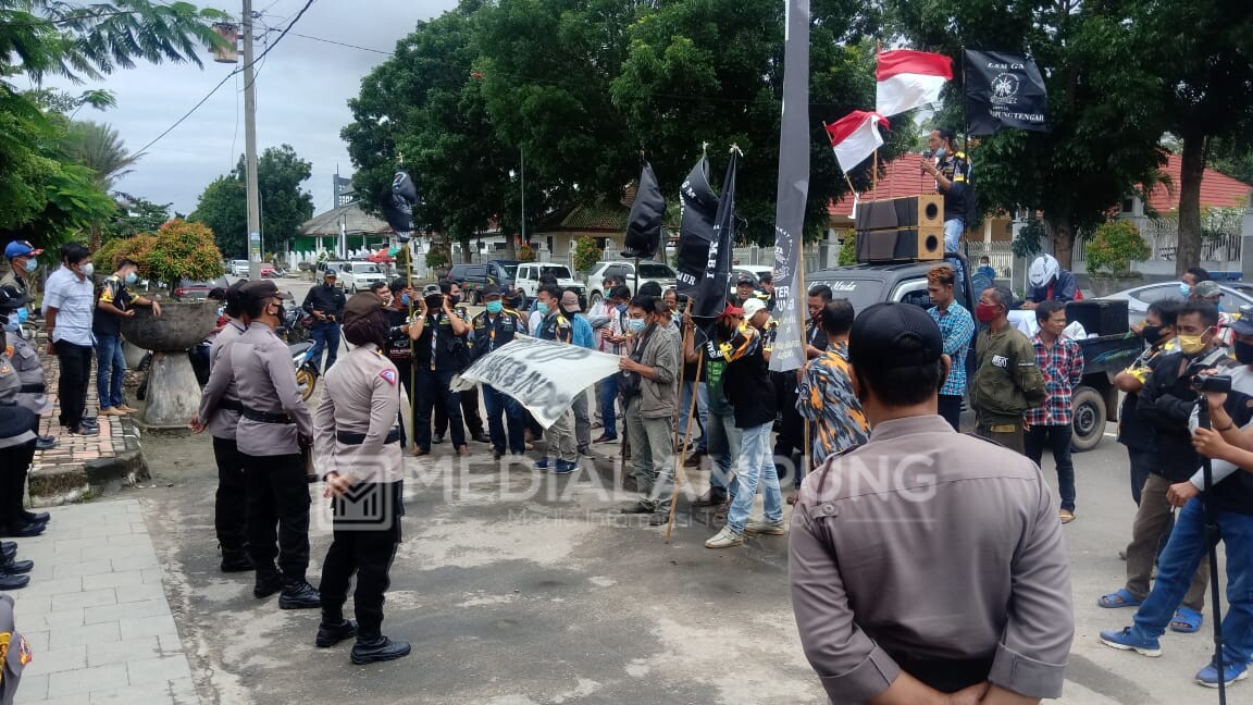 Menjamurnya Toko Modern di Lamteng Tuai Kritikan