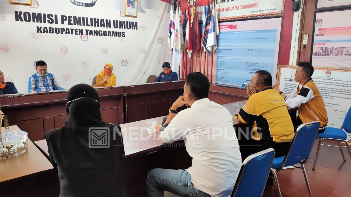 DPC Hanura Tanggamus Serahkan SK Kepengurusan ke KPU