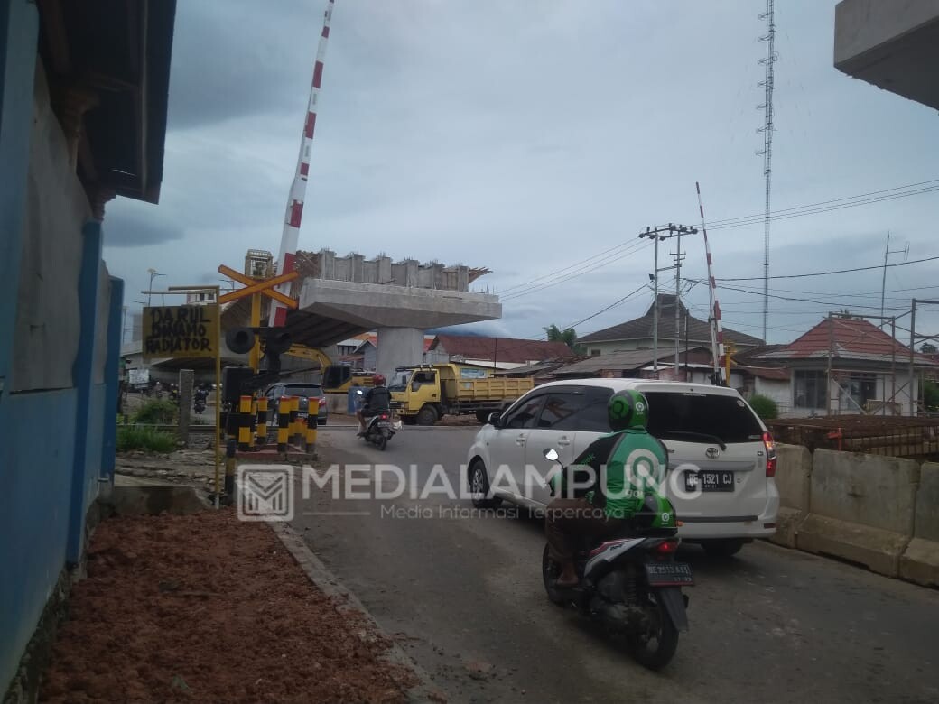 Warga Resah, Jalur Kendaraan di Bawah Flyover Sultan Agung Bakal Ditutup