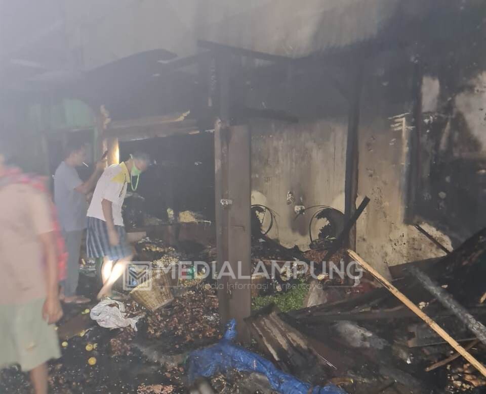 Kebakaran Hanguskan Enam Kios di Pasar Talang Padang