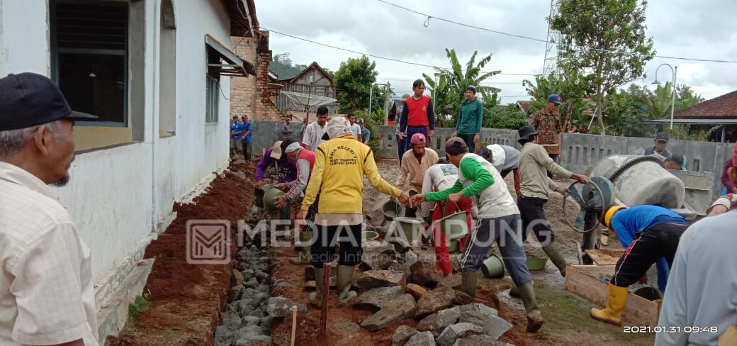 Warga Pekon Sinarjaya Swadaya Bangun Masjid 