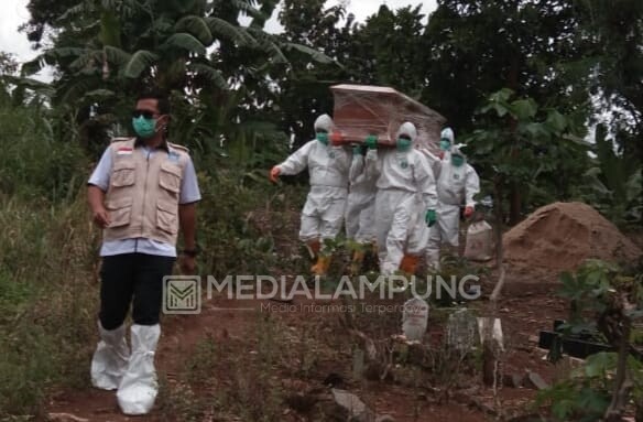 Personel Kodim Monitor Pemakaman Jenazah Warga Bandarlaampung