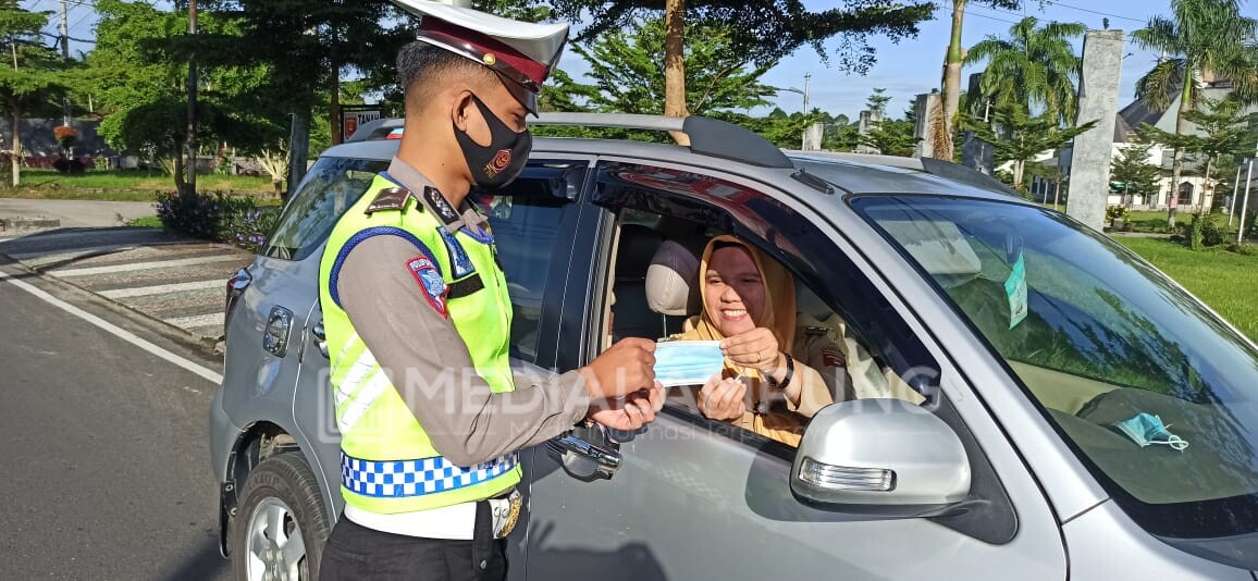 Akibat Tak Patuh Prokes, Belasan Pengendara Ditindak Satlantas Polres Lambar