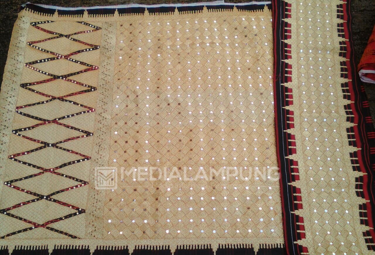 Ragam Kreasi Tapis di Kampung Bengkulu Jaya