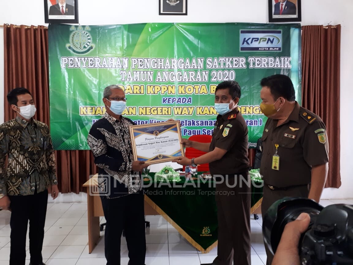 Kejari Waykanan Terima Penghargaan dari KPPN