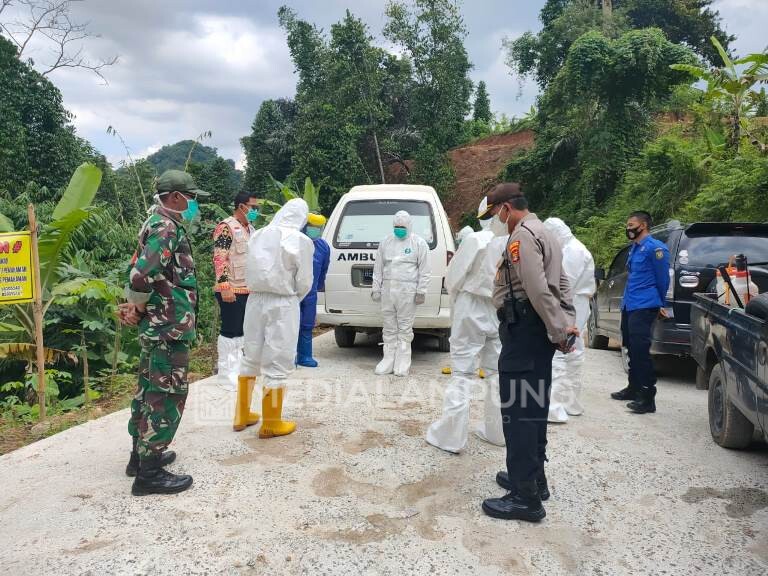 Babinsa Koramil TbU Monitor Pelaksanaan Pemakaman Jenazah