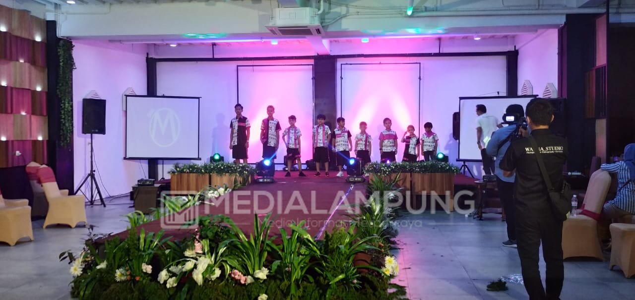 Peragaan Busana 'Pesona Seribu Cinta' di Hotel Bukit Randu Sukses